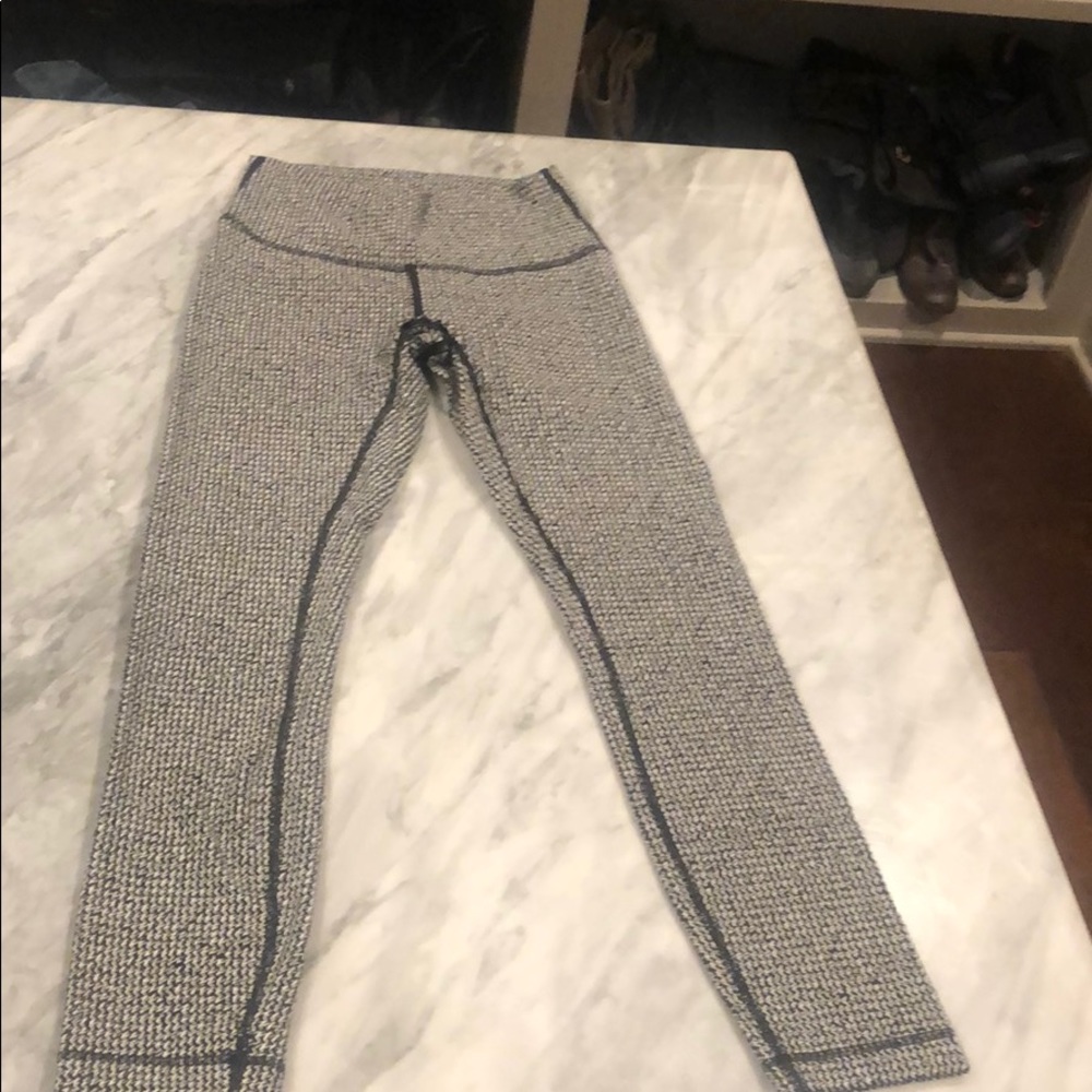 7/8 Wunder Under black & white textured